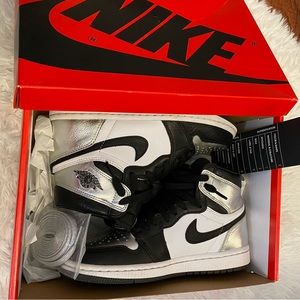 Wmns Air Jordan 1 Retro High OG 'Silver Toe' – Size US 5.5 W
